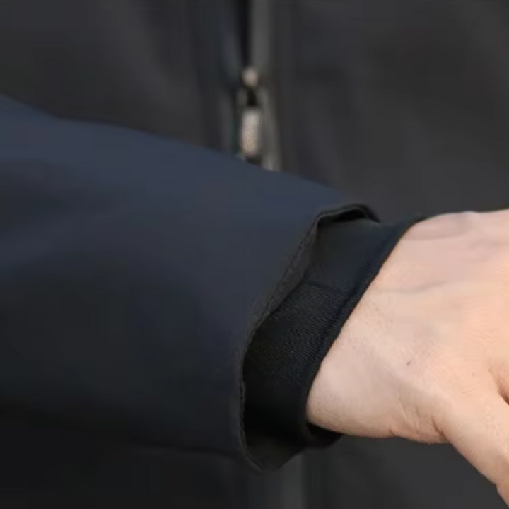 Tyylikäs tuulitakki miehille