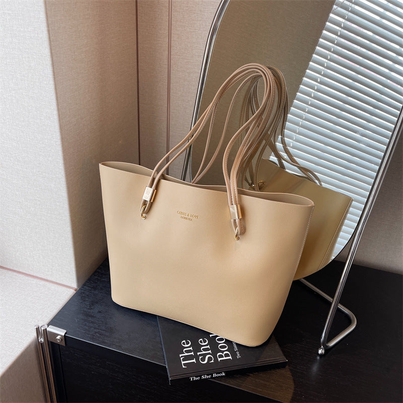 Tyylikäs ja ajaton käsilaukku – täydellinen arkeen ja juhlaan