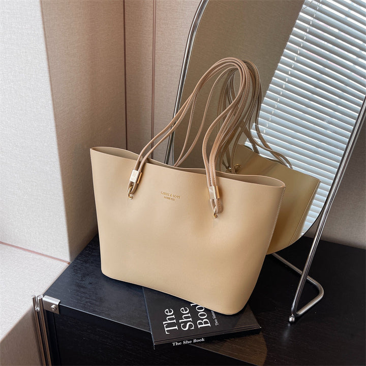 Tyylikäs ja ajaton käsilaukku – täydellinen arkeen ja juhlaan